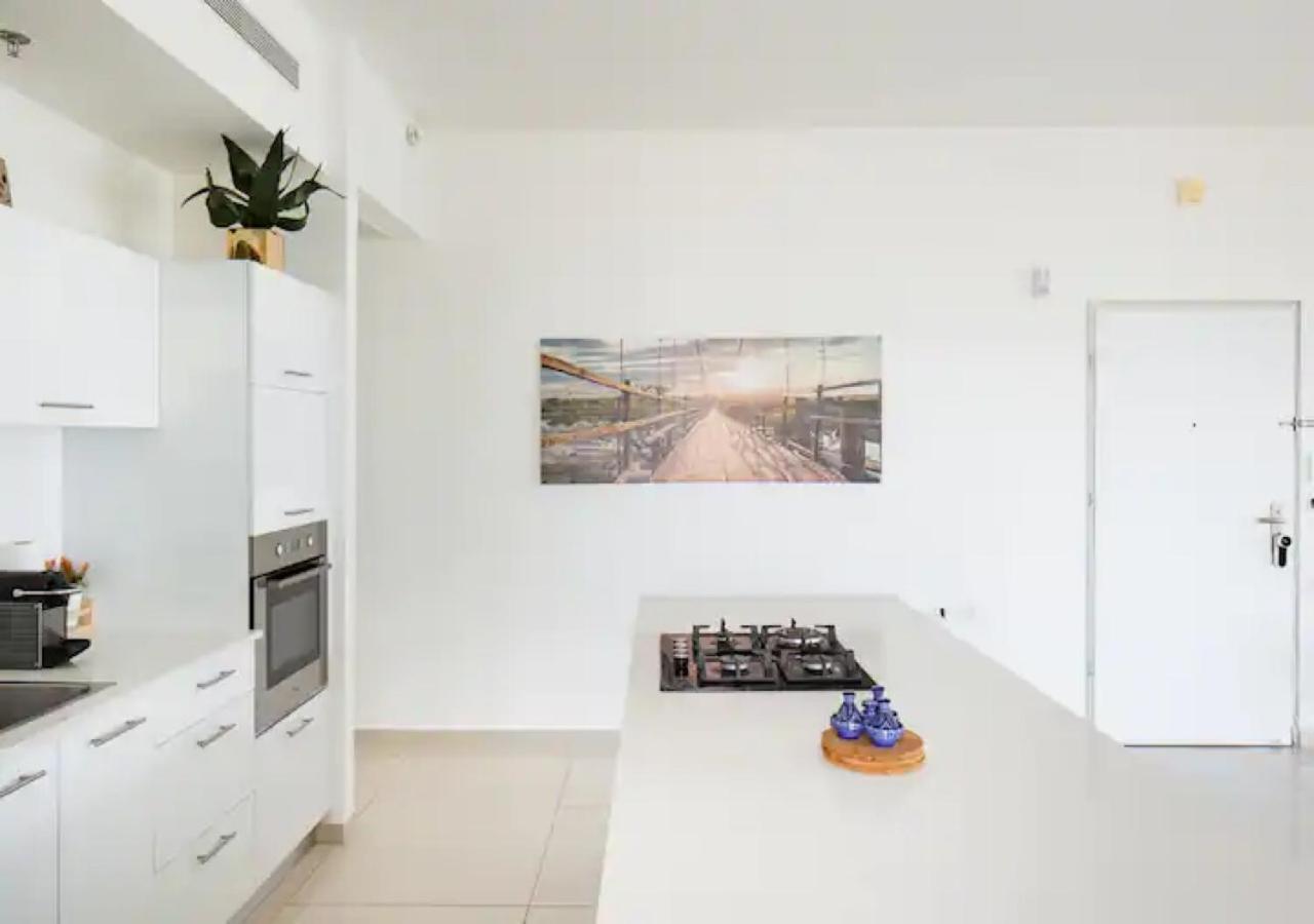 O&O Group- Special Apartment Sea View Luxury Tower Bat Yam Eksteriør billede