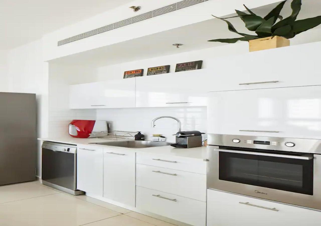 O&O Group- Special Apartment Sea View Luxury Tower Bat Yam Eksteriør billede