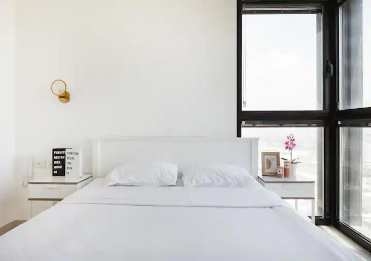 O&O Group- Special Apartment Sea View Luxury Tower Bat Yam Eksteriør billede