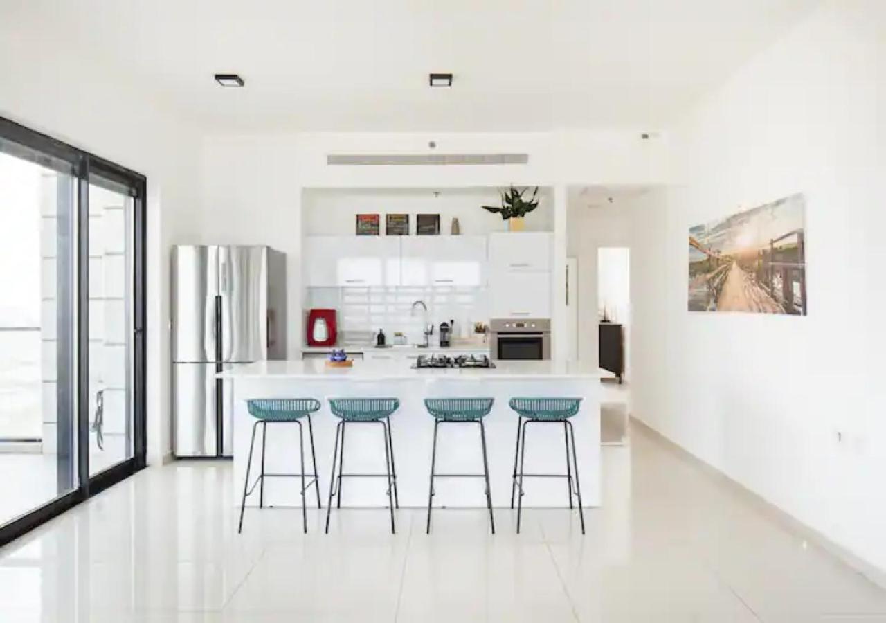 O&O Group- Special Apartment Sea View Luxury Tower Bat Yam Eksteriør billede