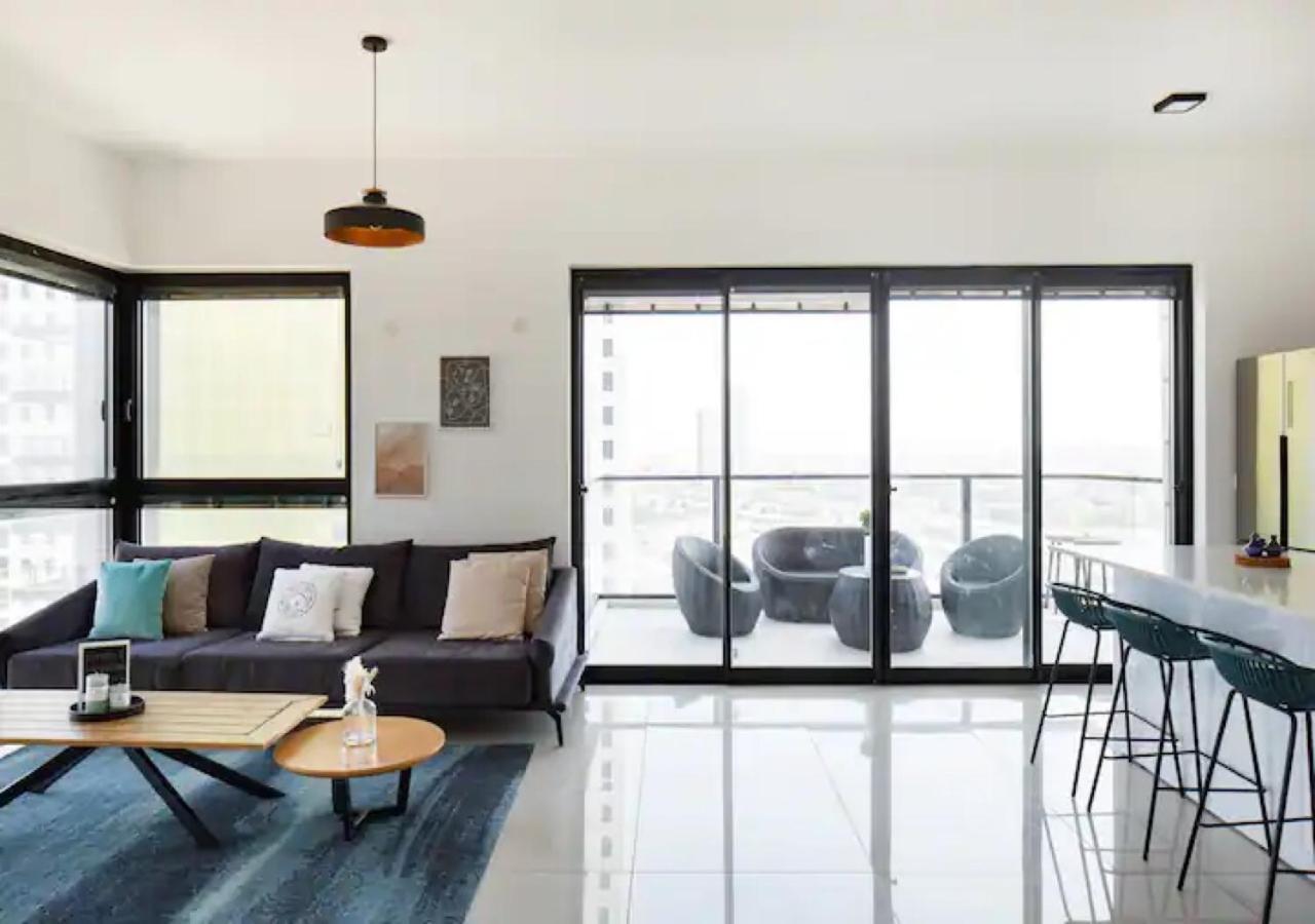O&O Group- Special Apartment Sea View Luxury Tower Bat Yam Eksteriør billede