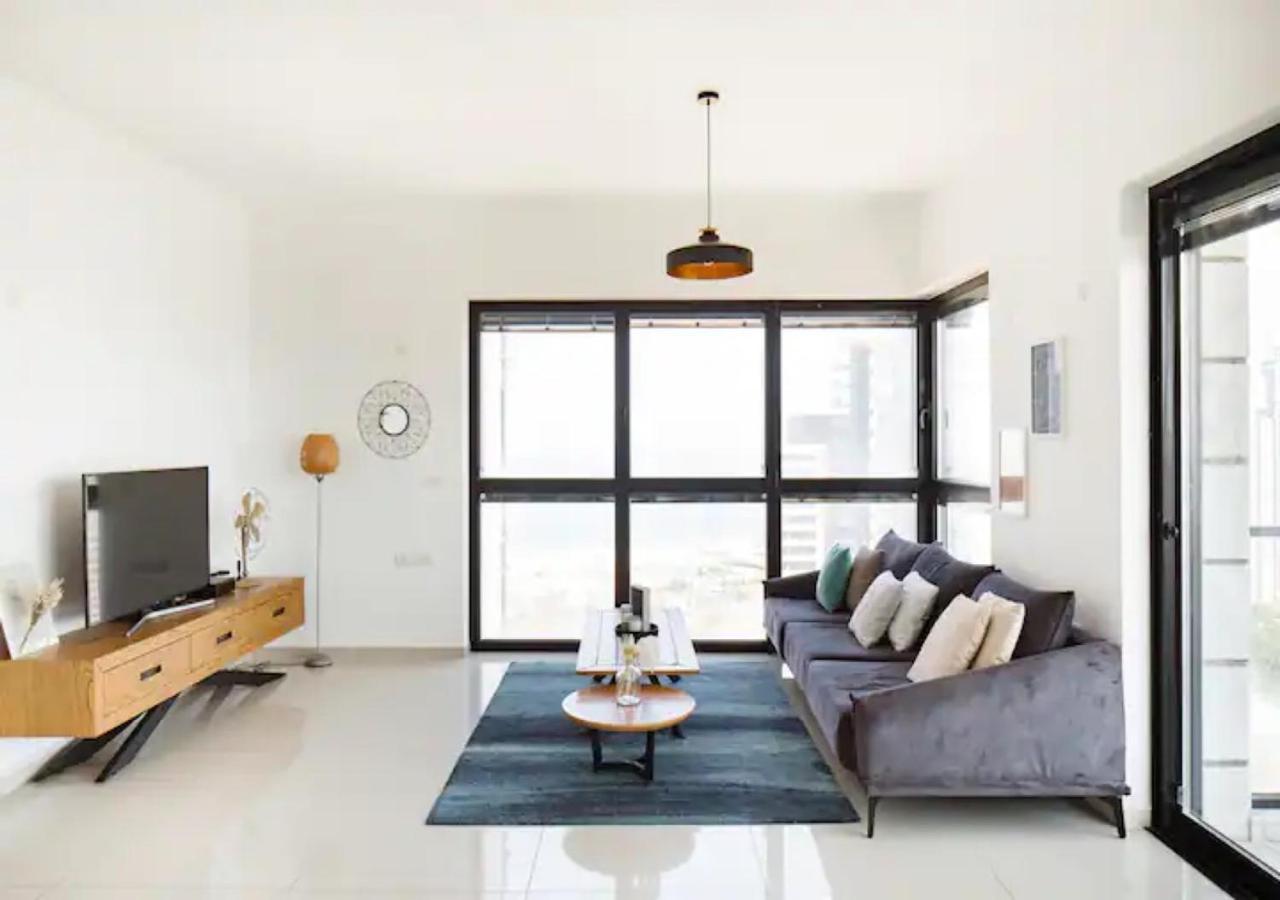 O&O Group- Special Apartment Sea View Luxury Tower Bat Yam Eksteriør billede