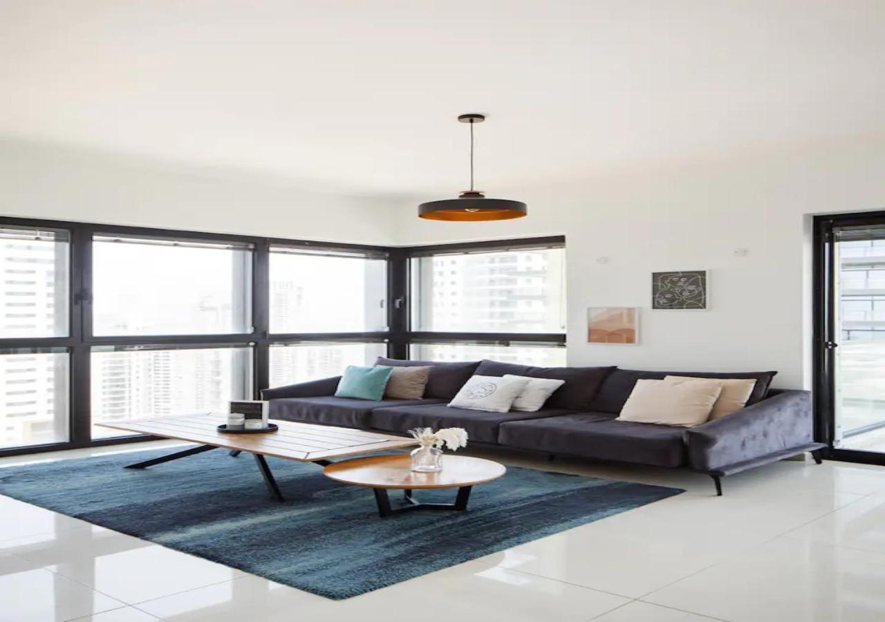 O&O Group- Special Apartment Sea View Luxury Tower Bat Yam Eksteriør billede